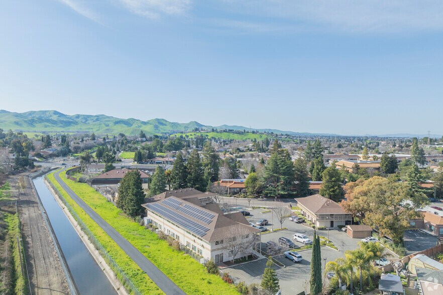 More Photos Of 3731 Sunset Ln, Antioch Unknown For Lease