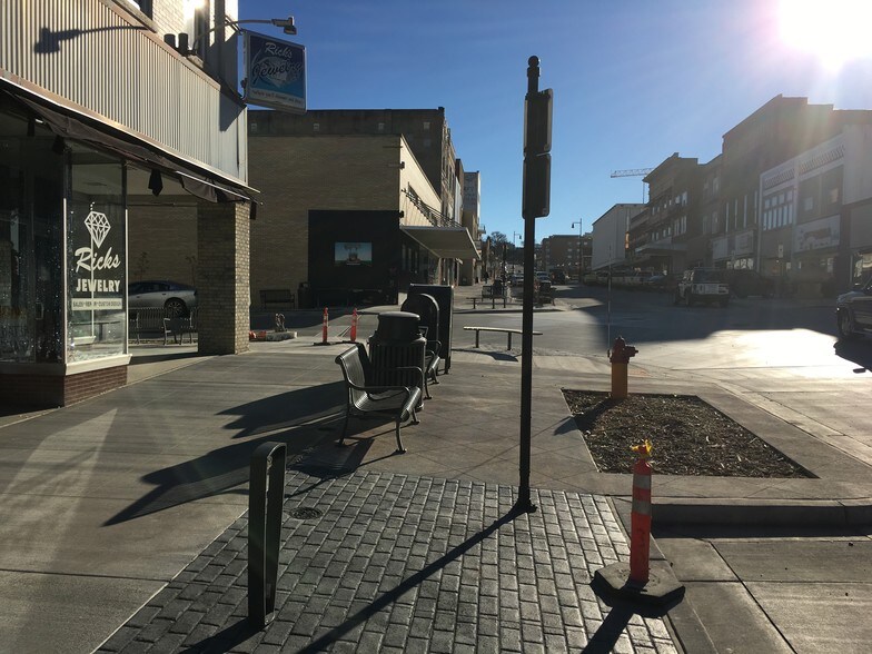 More Photos Of 21 Main St S, Minot Flex For Lease