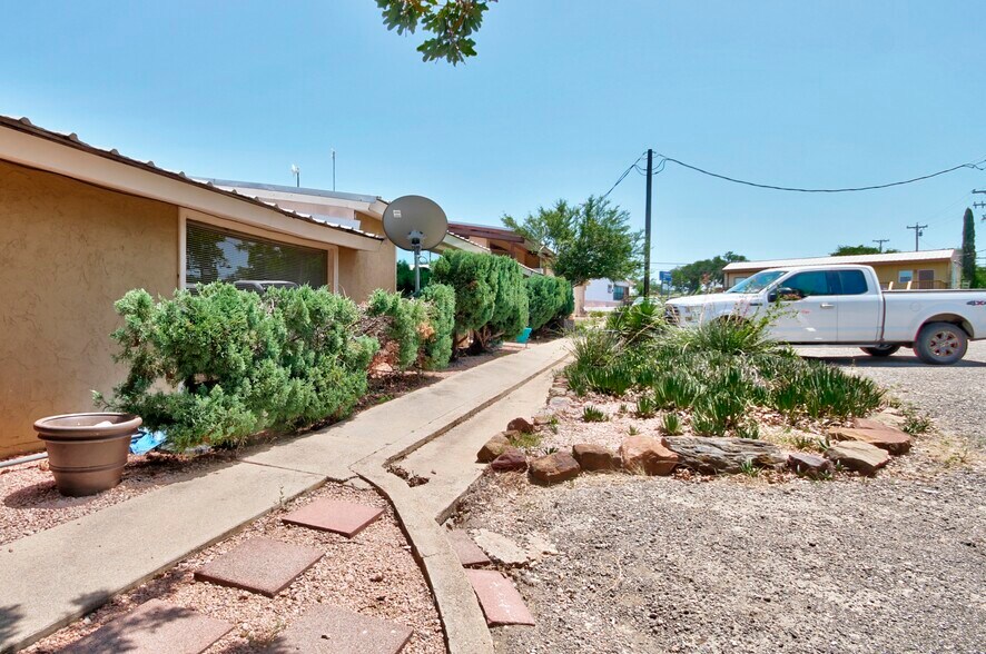 More Photos Of 930 Ranch Road 261, Buchanan Dam Apartments For Sale