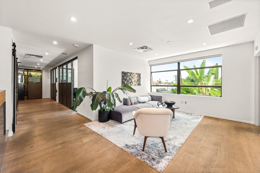 More Photos Of 8820 Wilshire Blvd, Beverly Hills Loft Creative Space For Lease