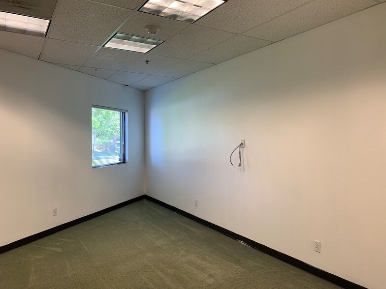 More Photos Of 7505 E Harvard Ave, Denver Flex For Sale