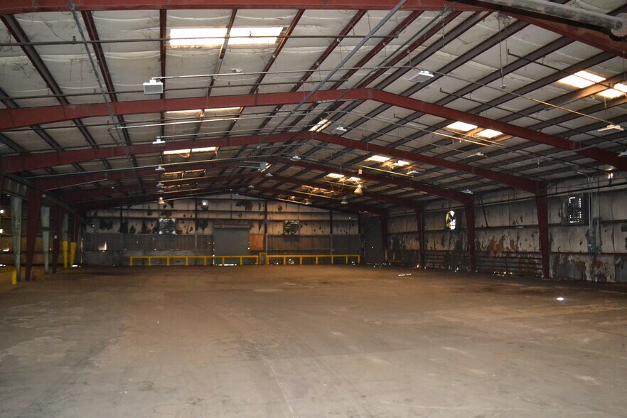 More Photos Of 403 N Texas St, Crossett Warehouse For Lease