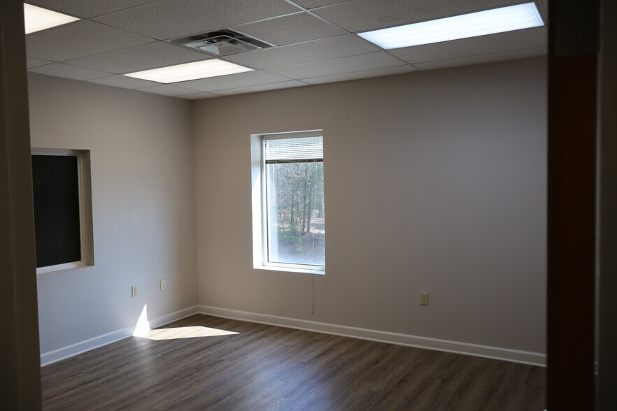 More Photos Of 7302 Cessna Dr, Greensboro Warehouse For Lease