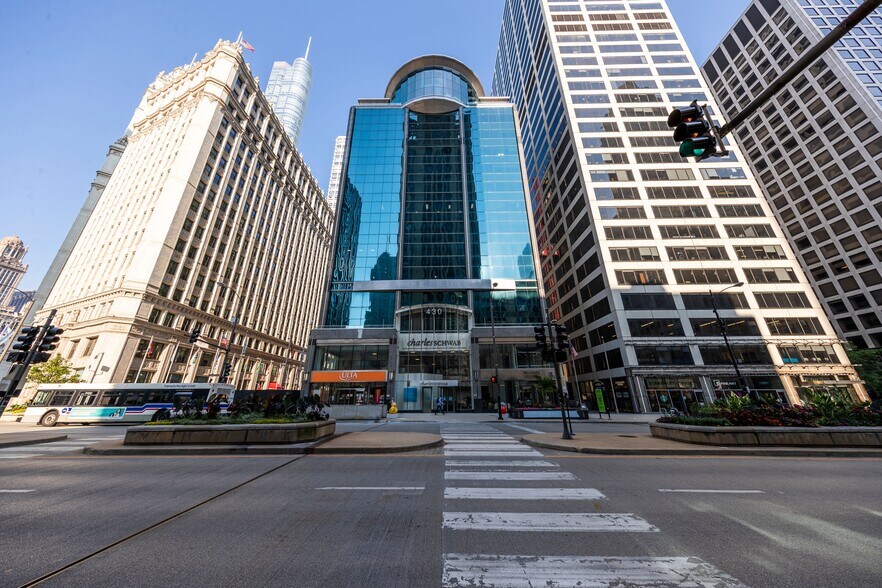 More Photos Of 430 N Michigan Ave, Chicago Office For Sale