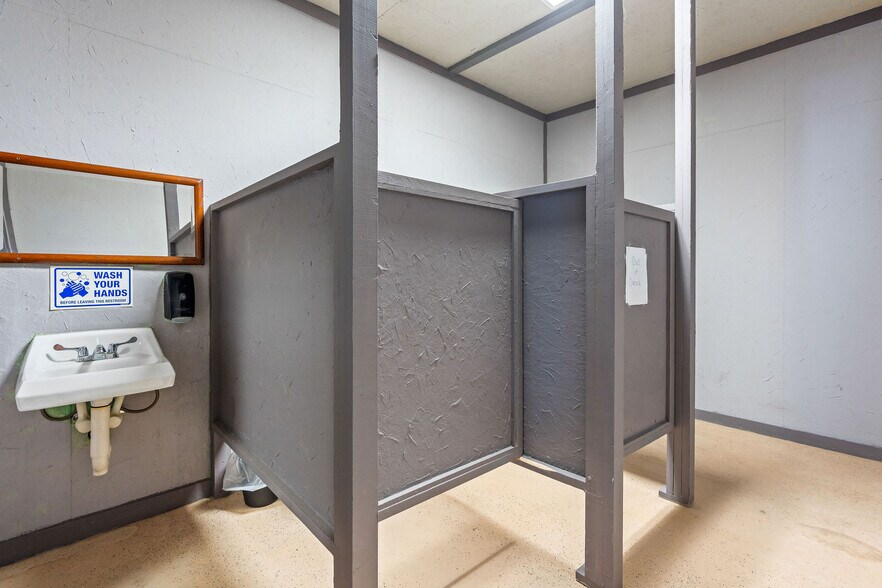 More Photos Of 5810 US Highway 259 N, Naples Freestanding For Sale