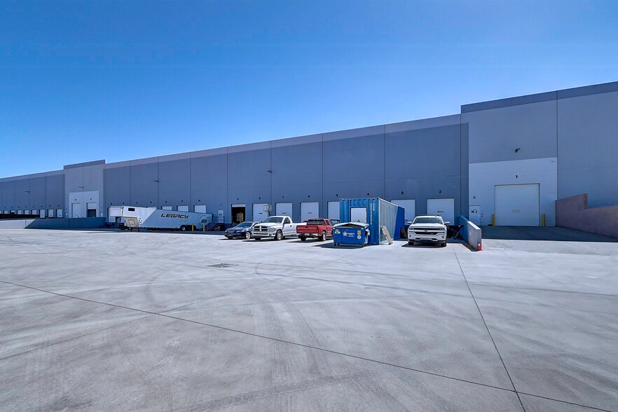 More Photos Of 565 E Germann Rd, Gilbert Warehouse For Lease