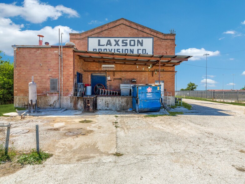 More Photos Of 264 & 250 W Lachapelle, San Antonio Manufacturing For Sale