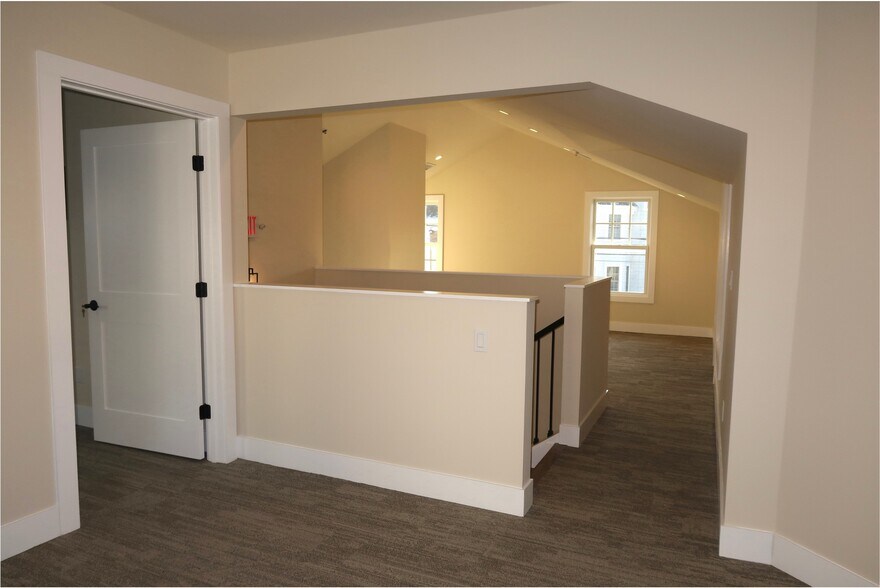 More Photos Of 189 South St, Oyster Bay Office For Lease