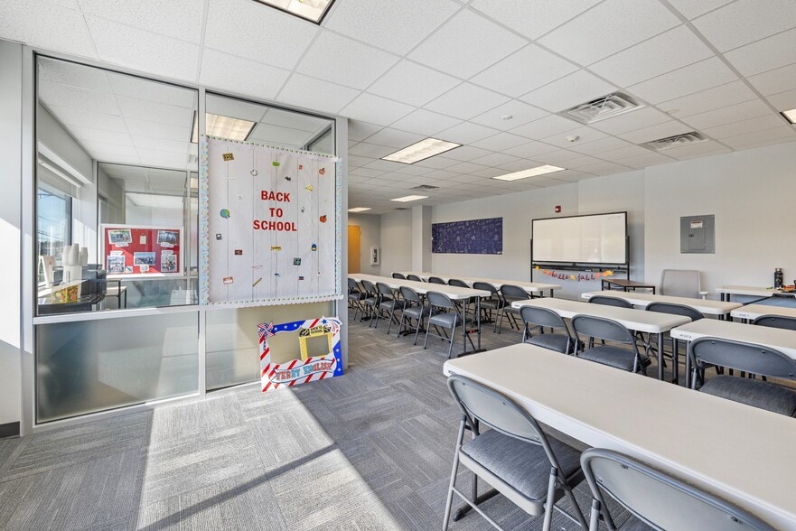 More Photos Of 251-255 Andover St, Peabody Storefront For Lease