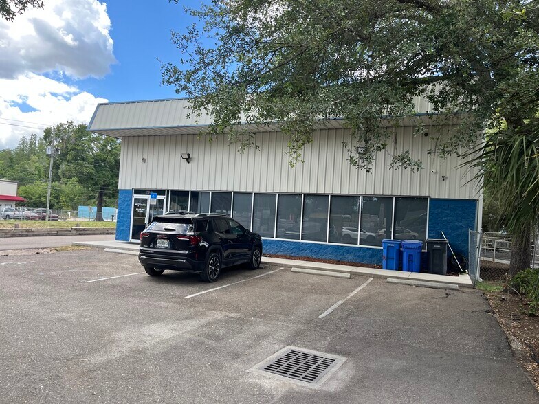 More Photos Of 7901 Benjamin Rd, Tampa Light Distribution For Lease