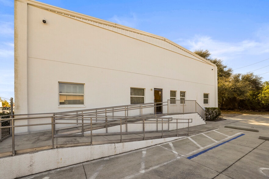 More Photos Of 1555 Sunshine Dr, Clearwater Warehouse For Sale