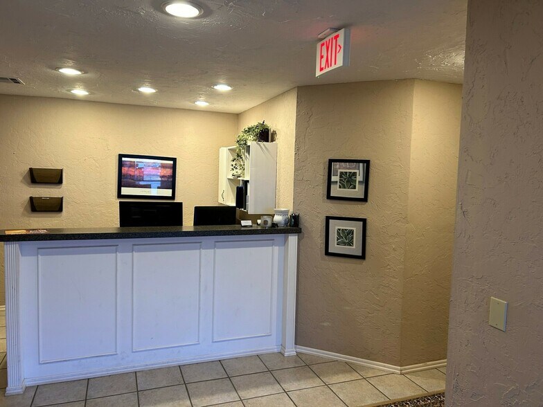 More Photos Of 2404 S Broadway St, Oklahoma City Flex For Lease