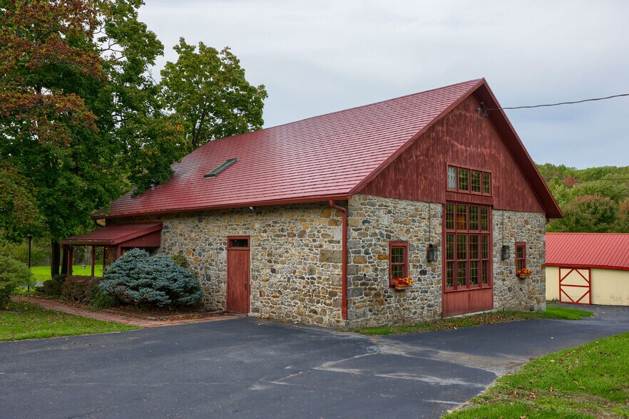 More Photos Of 9043 Mountain Rd, Alburtis Office Residential For Sale