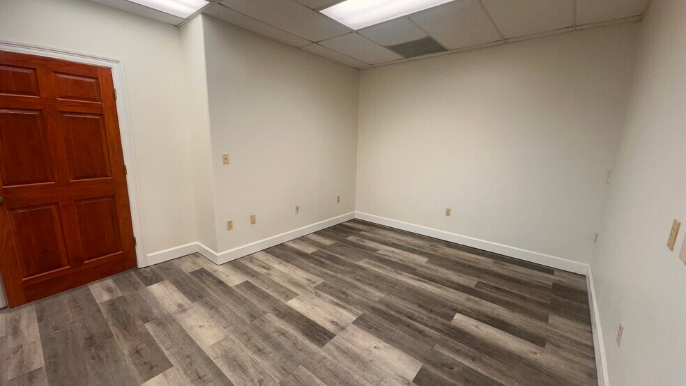 More Photos Of 1544 W 2nd St, Gulf Shores Office For Lease