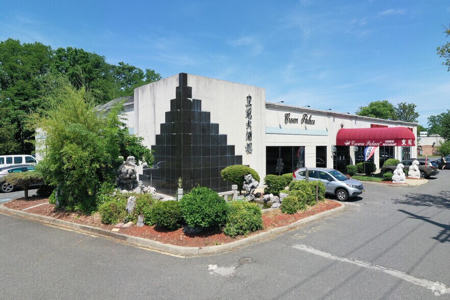 More Photos Of 1281-1285 State Route 35, Middletown Supermarket For Sale