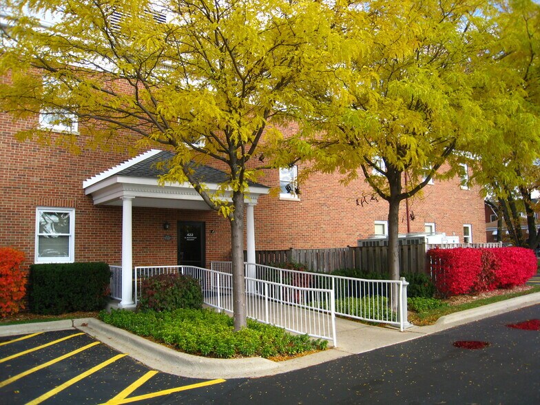 More Photos Of 422 N Northwest Hwy, Park Ridge Office For Sale