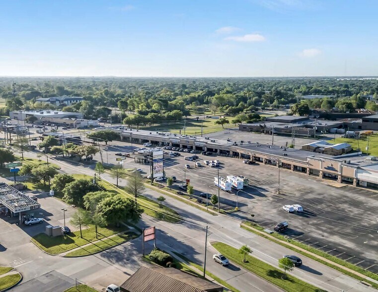 More Photos Of 8705 W Bellfort Ave, Houston Storefront For Lease