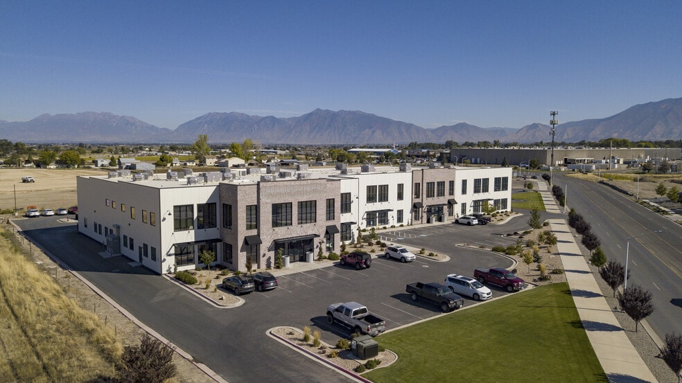 Primary Photo Of 1374 American Way, Payson Showroom For Sale