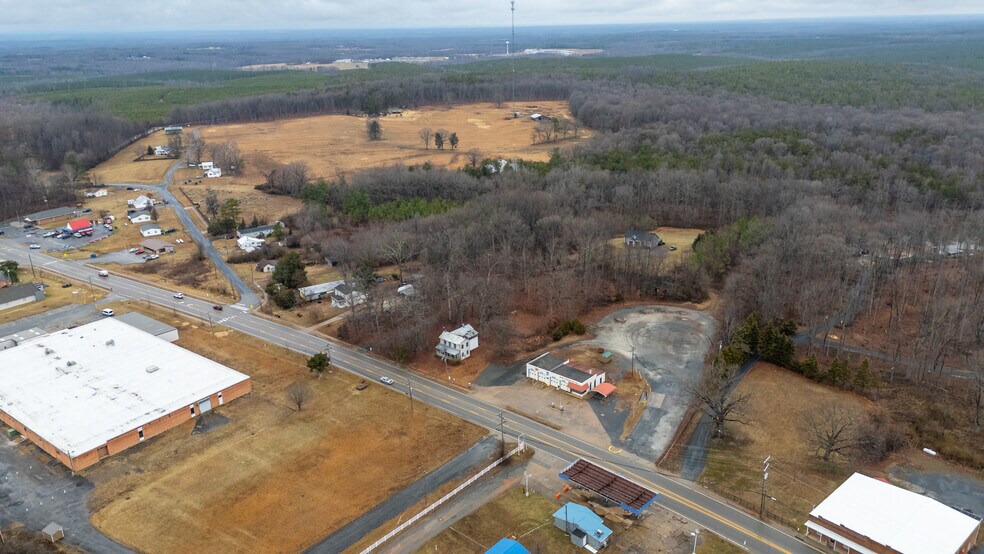 More Photos Of 16855 Oak St, Dillwyn Service For Sale