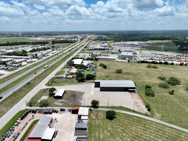 More Photos Of 4528 S Interstate 35, Alvarado Warehouse For Lease