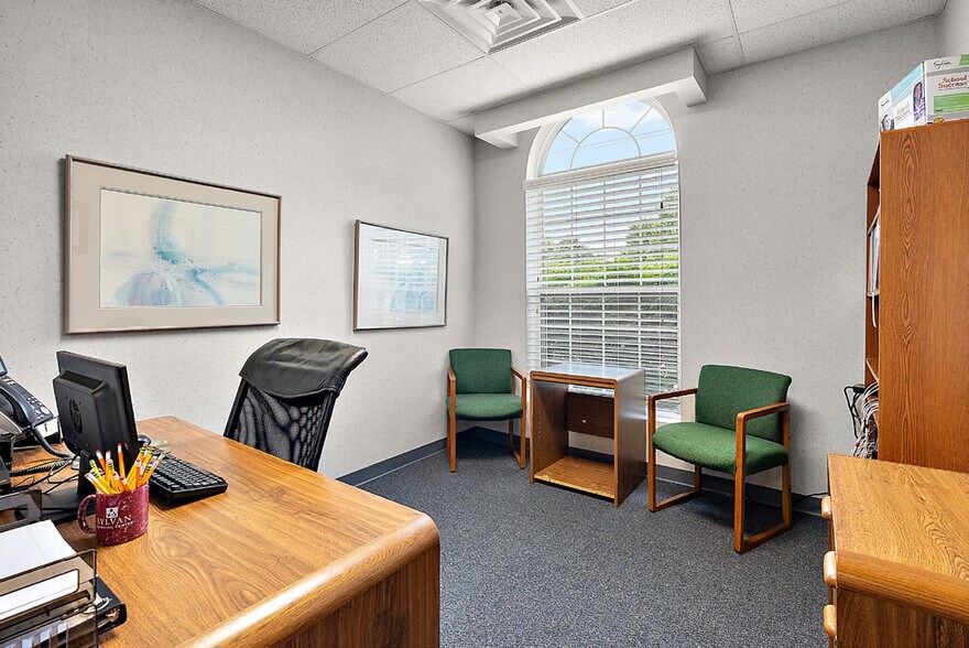 More Photos Of 11080 Hall Rd, Sterling Heights Medical For Lease