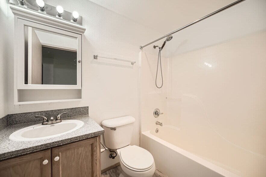 More Photos Of 1031 SW 122nd St, Seattle Apartments For Sale