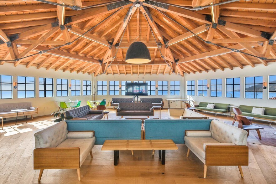 More Photos Of 17575 Pacific Coast Hwy, Pacific Palisades Loft Creative Space For Lease