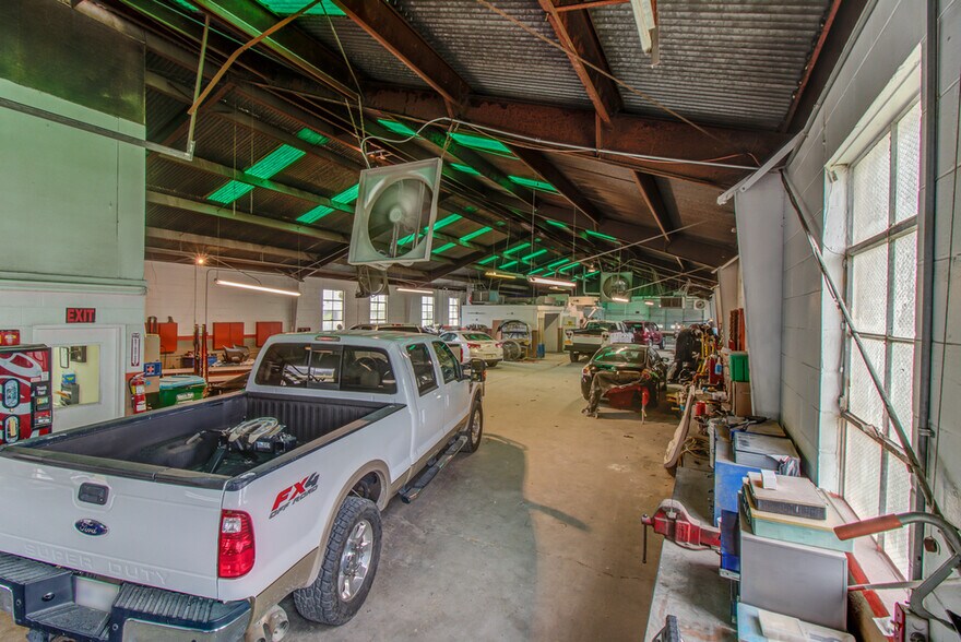 More Photos Of 1814 33rd Ave, Gulfport Auto Repair For Sale