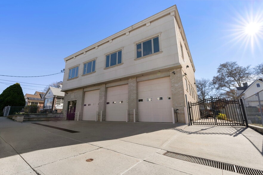 Primary Photo Of 188 Van Buren St, Staten Island Warehouse For Sale
