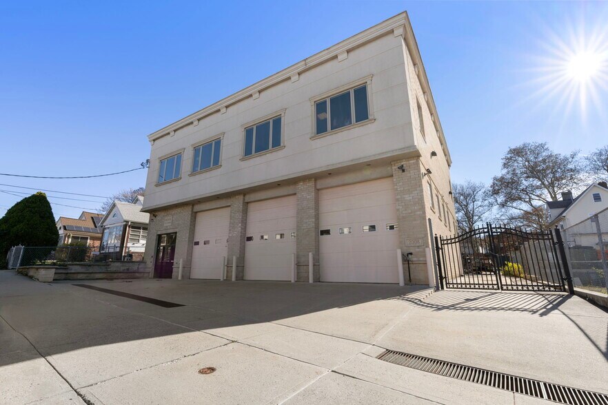 More Photos Of 188 Van Buren St, Staten Island Warehouse For Sale