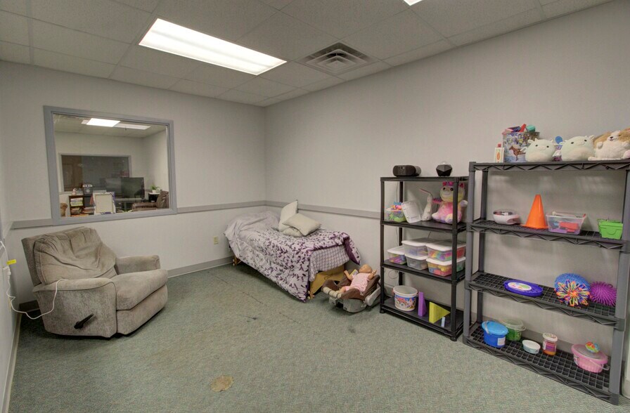 More Photos Of 224 E Main St, Ottawa Office For Sale