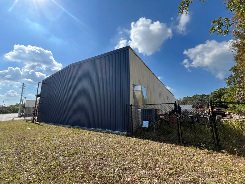 More Photos Of 2585 4th St, Fort Myers Warehouse For Sale