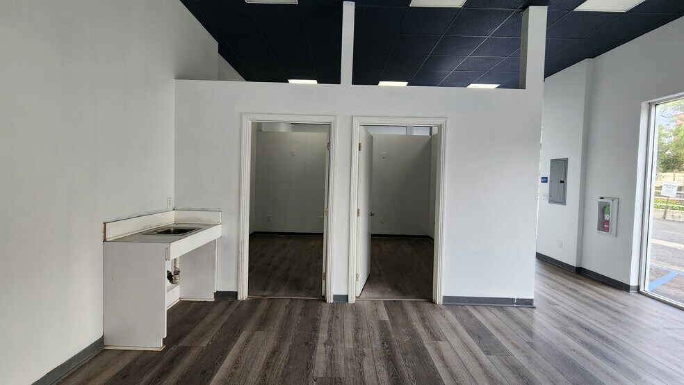More Photos Of 313 S Central Ave, Glendale Freestanding For Lease