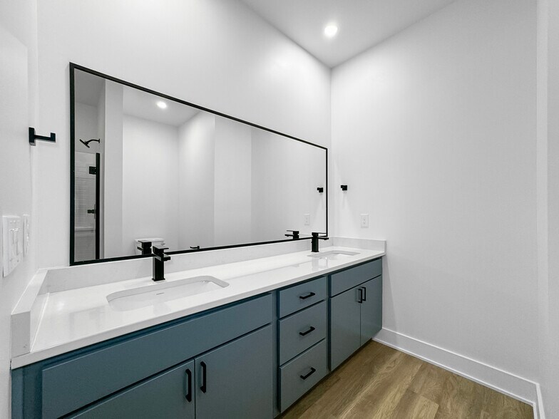 More Photos Of 1200 Keosauqua Way, Des Moines Apartments For Sale