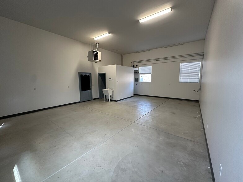 More Photos Of 17 S Cantril St, Castle Rock Lodge Meeting Hall For Sale