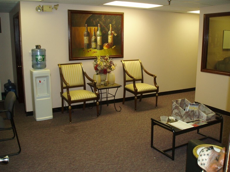 More Photos Of 74 Main St, Woodbridge Storefront Retail Office For Lease