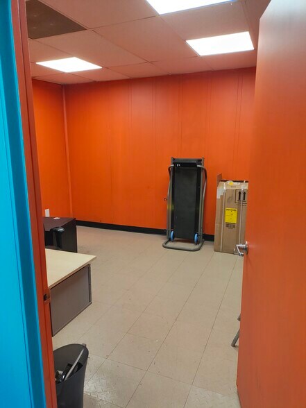 More Photos Of 570 Oleander Rd, Palm Springs Manufacturing For Lease