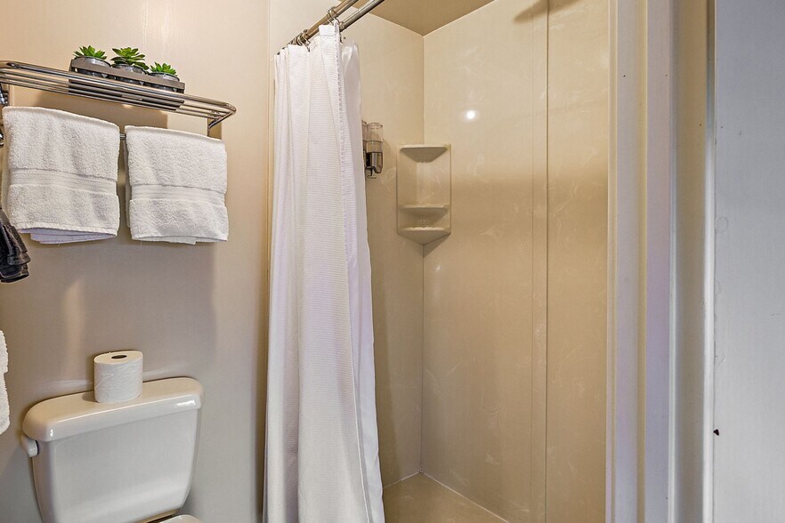 More Photos Of 455 N Oregon St, Jacksonville Hospitality For Sale