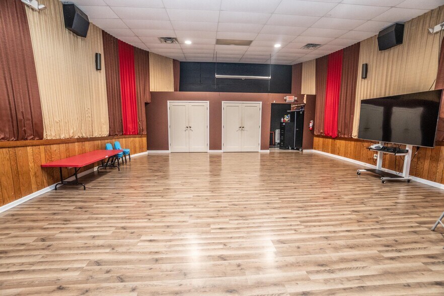More Photos Of 1361 Grand Ave, Hartford Movie Theatre For Sale