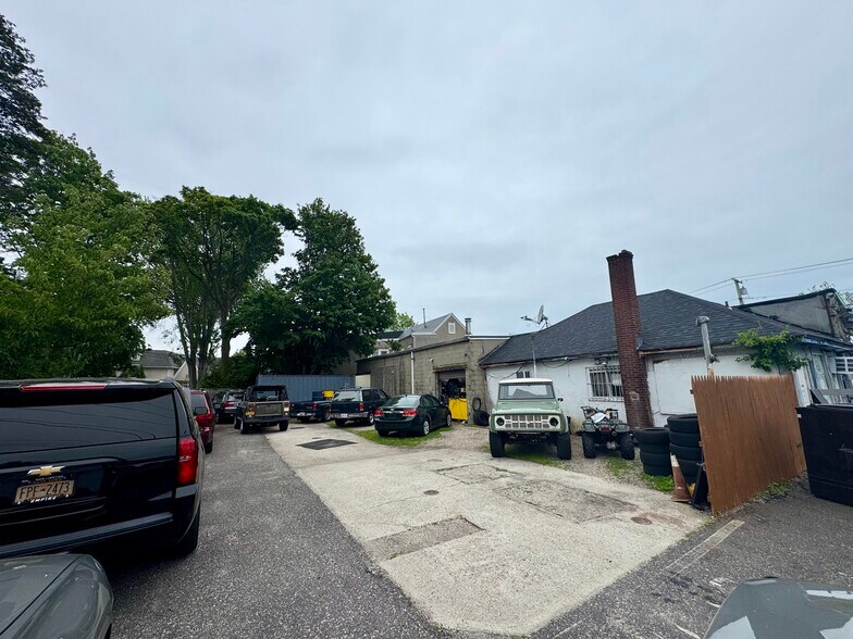 More Photos Of 455 Montauk Hwy, West Islip Auto Repair For Sale