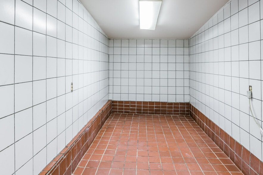More Photos Of 1026-1038 Chestnut St, Bowling Green Restaurant For Sale
