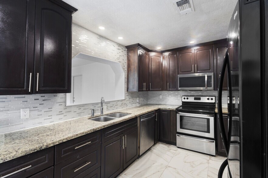 More Photos Of 1510 SW 68th Ter, North Lauderdale Healthcare For Sale