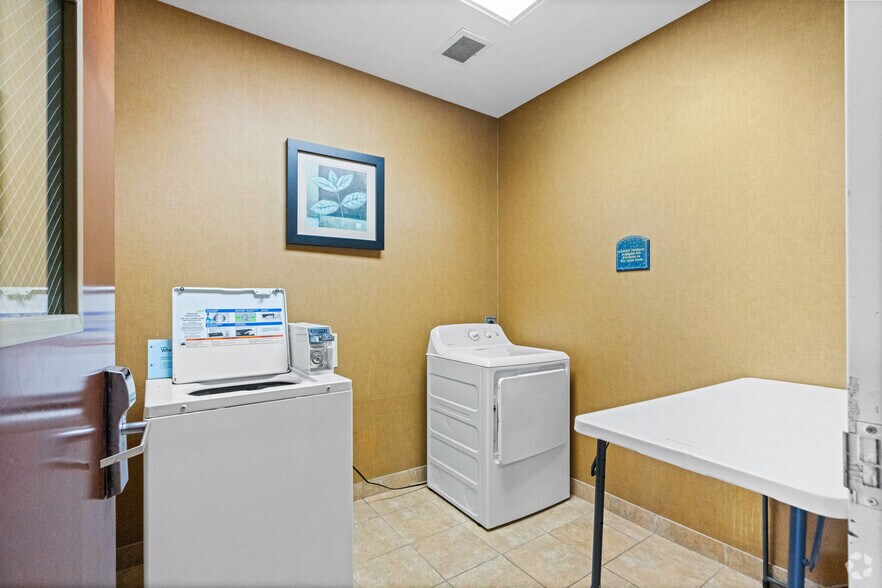 More Photos Of 2205 Barker Oaks Dr, Houston Hotel For Sale