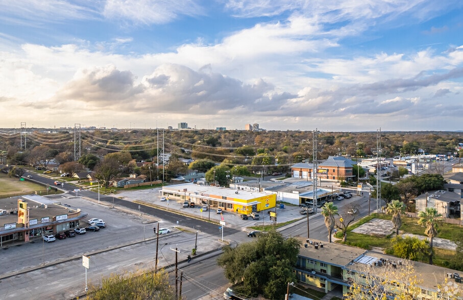More Photos Of 107-109 Latch Dr, San Antonio Storefront Retail Office For Lease