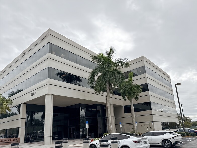 More Photos Of 7900 Oak Ln, Miami Lakes Coworking Space