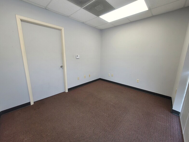 More Photos Of 7340 Blanco Rd, San Antonio Self Storage For Lease