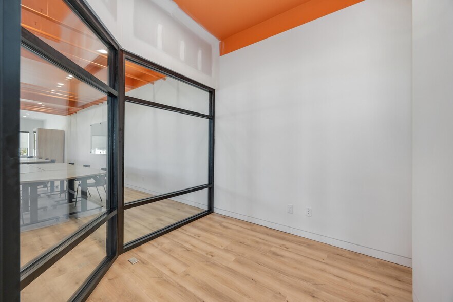 More Photos Of 5214 Harrisburg Blvd, Houston Office For Lease