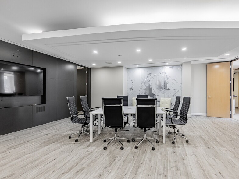 More Photos Of 200 Matheson Blvd W, Mississauga Medical For Lease