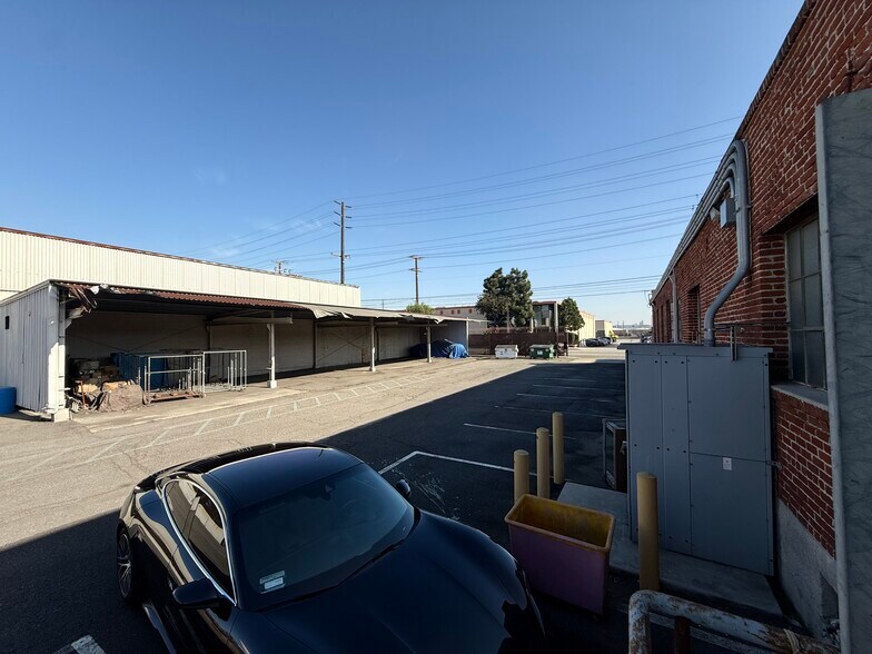 More Photos Of 5041 Santa Fe Ave, Vernon Distribution For Lease