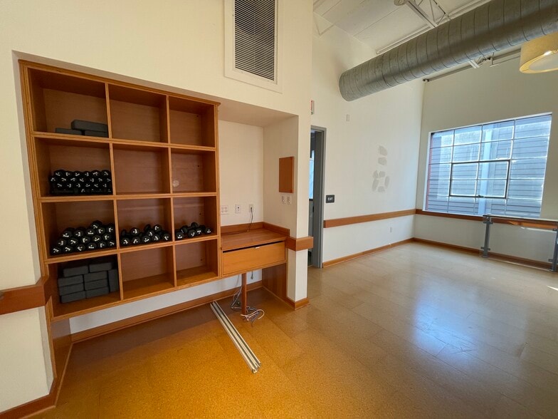 More Photos Of 484 King St, Charleston General Retail For Lease